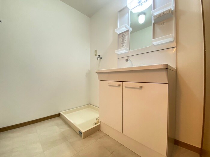 物件内観写真13　(洗濯機置場)