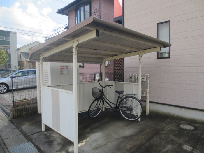 物件外観写真4　(駐輪場)