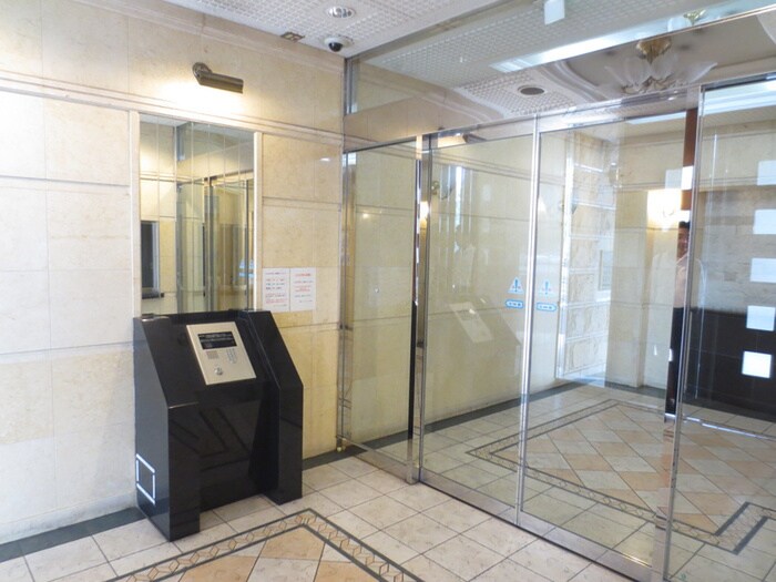 物件外観写真4　(エントランス部分)