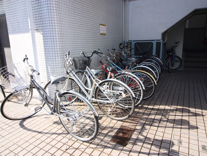 物件外観写真5　(駐輪場)