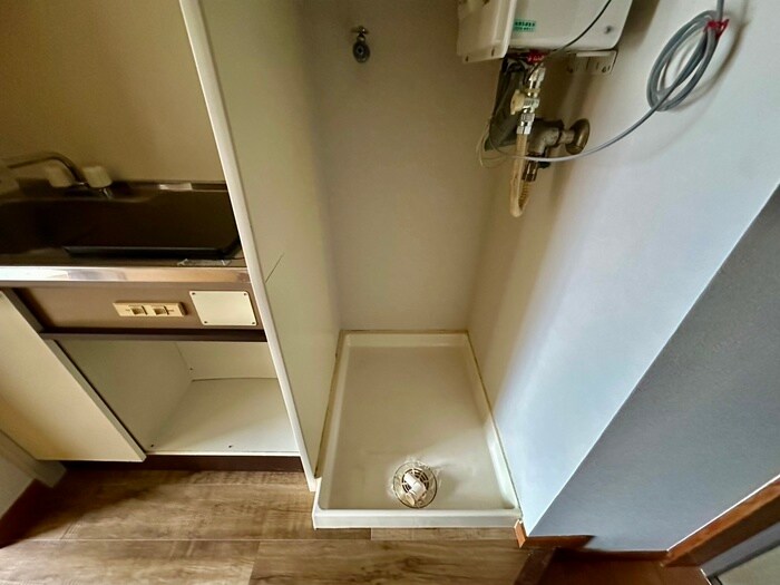 物件内観写真16　(洗濯機置場)