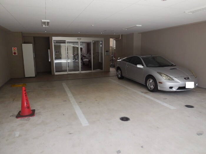 物件外観写真4　(駐車場)