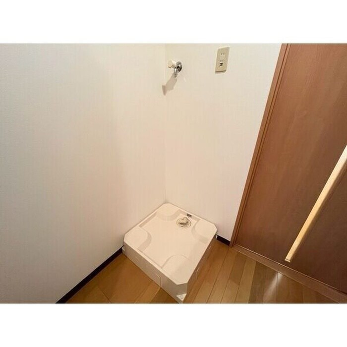 物件内観写真14　(洗濯機置場)