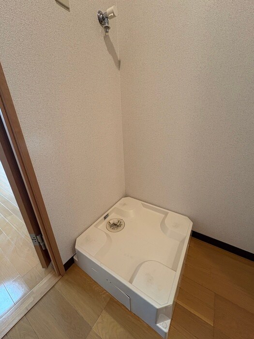 物件内観写真16　(洗濯機置場)