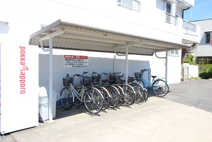 物件外観写真4　(駐輪場)