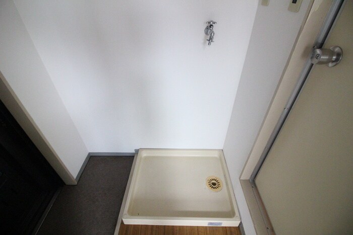 物件内観写真14　(洗濯機置場)