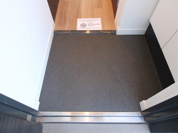 物件内観写真15　(玄関)