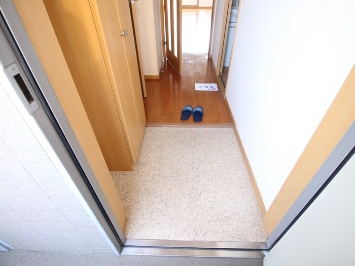 物件内観写真7　(玄関)