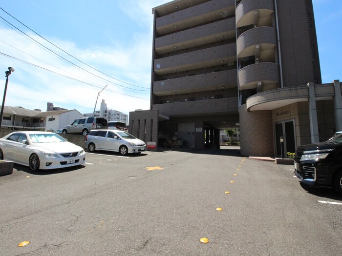 物件外観写真6　(駐車場)