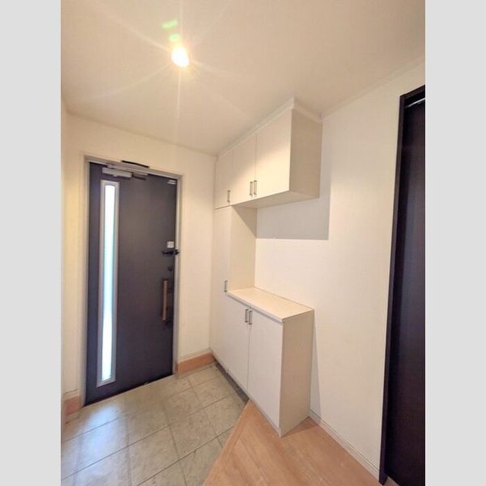 物件内観写真3　(玄関)