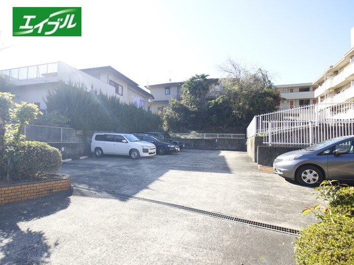 物件外観写真3　(駐車場)