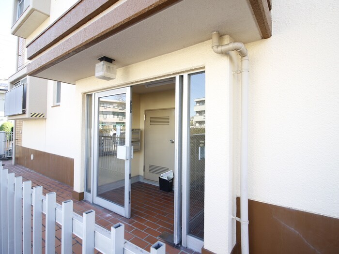 物件外観写真6　(エントランス部分)