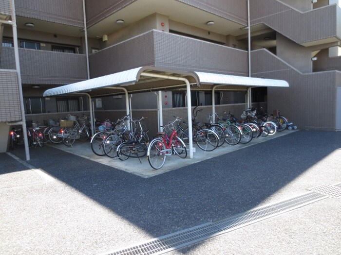 物件外観写真4　(駐輪場)