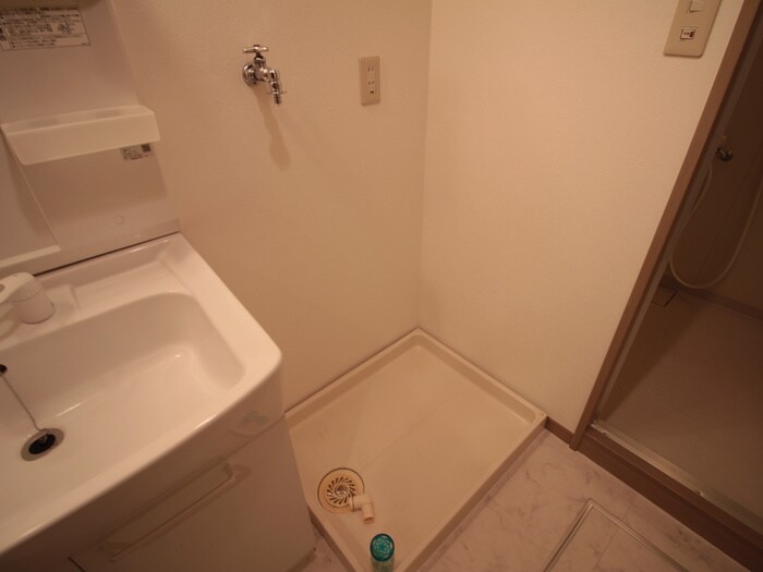 物件内観写真15　(洗濯機置場)