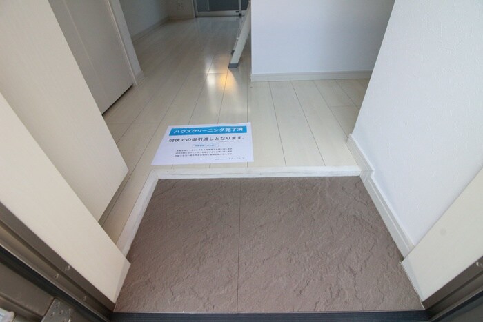 物件内観写真18　(玄関)