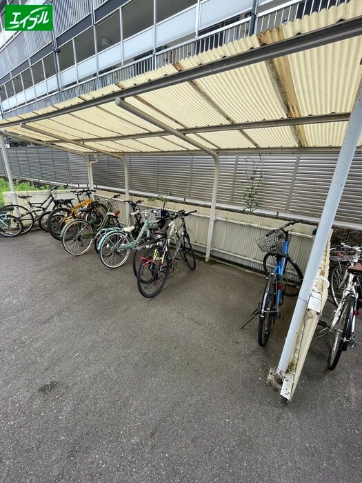 物件外観写真4　(駐輪場)