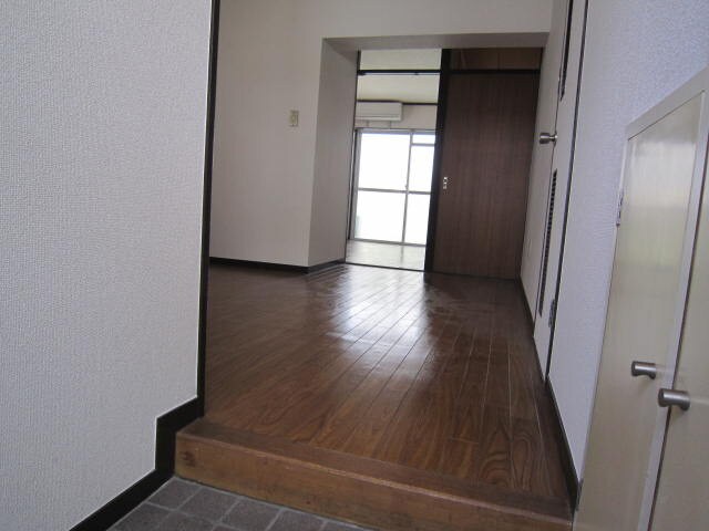 物件内観写真11　(玄関)