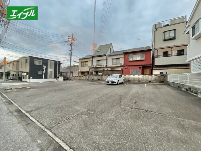 物件外観写真3　(駐車場)