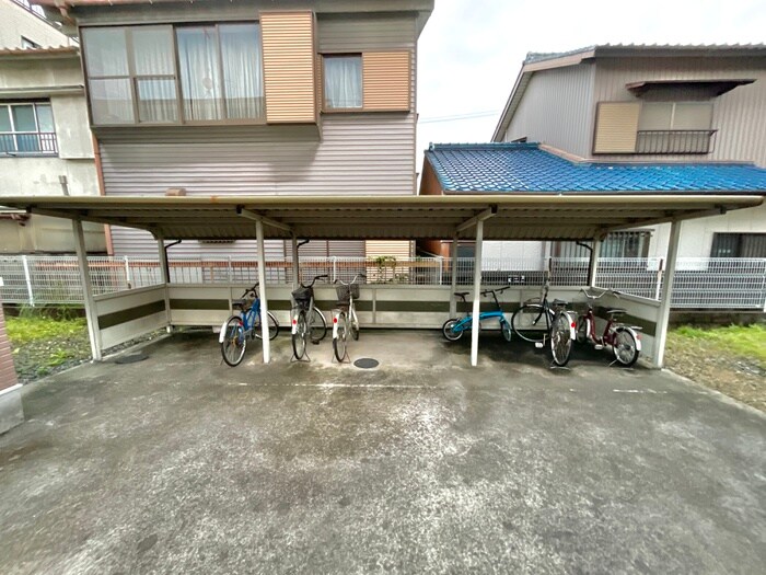 物件外観写真4　(駐輪場)