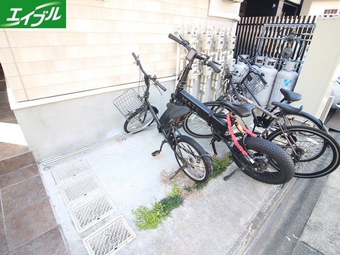 物件外観写真5　(駐輪場)
