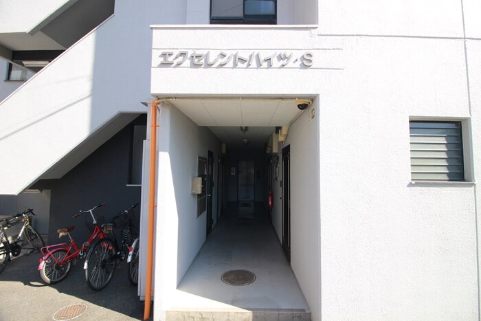 物件外観写真2　(エントランス部分)