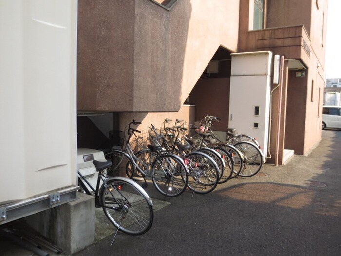 物件外観写真4　(駐輪場)