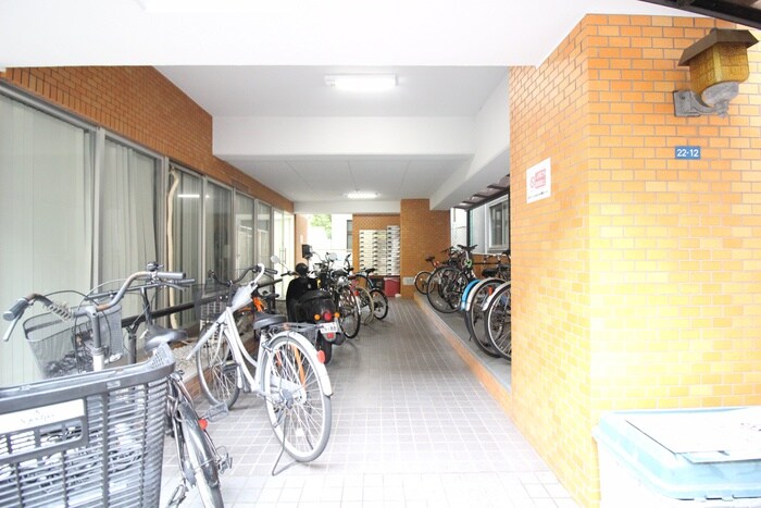 物件外観写真4　(駐輪場)