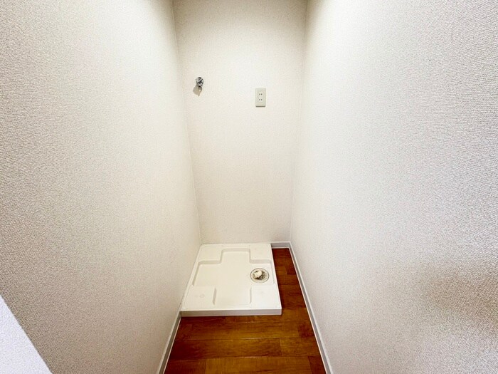 物件内観写真16　(洗濯機置場)