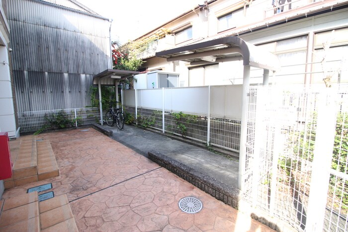 物件外観写真2　(駐輪場)