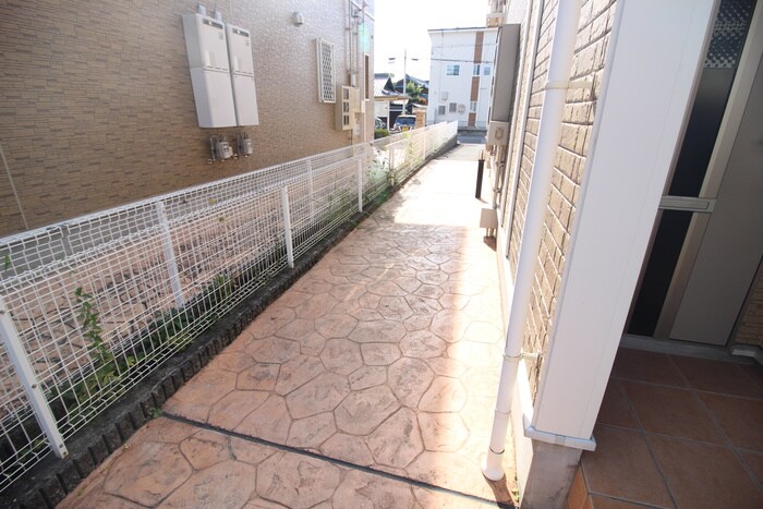 物件外観写真6　(エントランス部分)