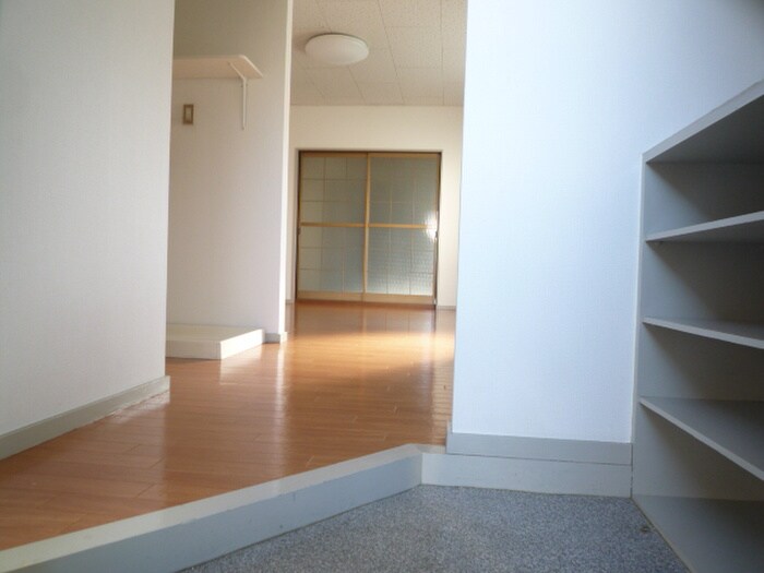 物件内観写真4　(玄関)