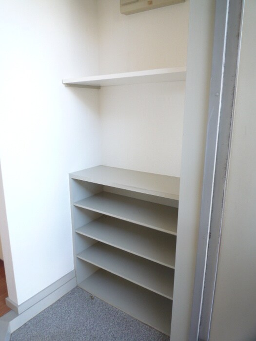 物件内観写真5　(靴箱)