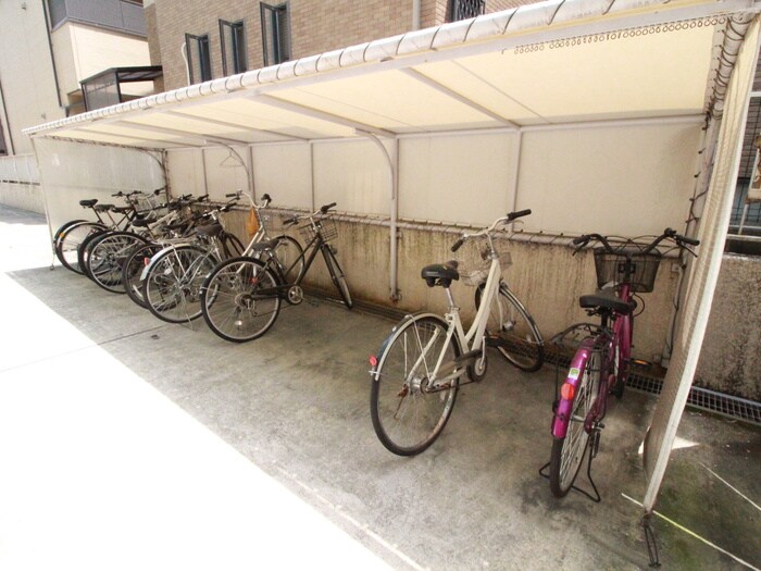 物件外観写真4　(駐輪場)