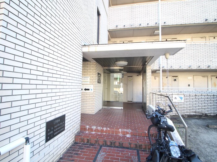 物件外観写真6　(エントランス部分)