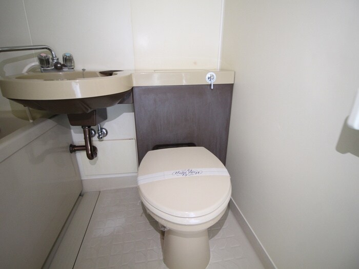 物件内観写真14　(トイレ)