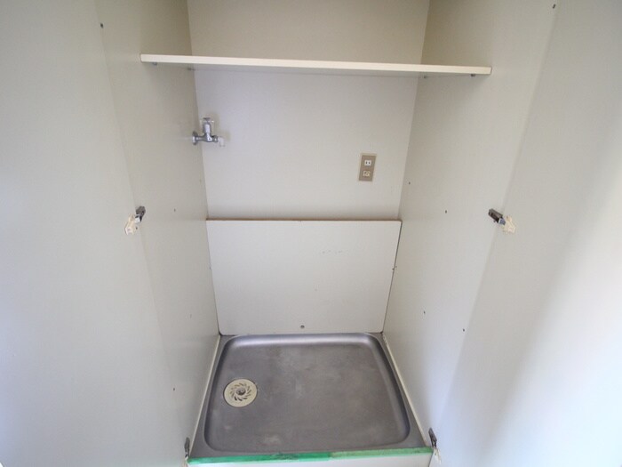 物件内観写真16　(洗濯機置場)