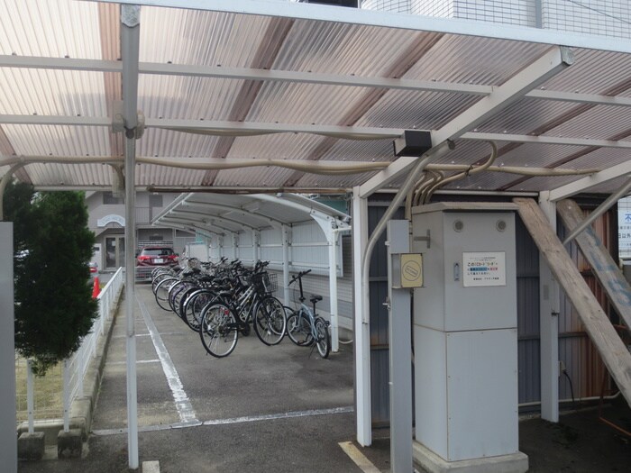 物件外観写真5　(駐輪場)