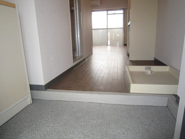 物件内観写真11　(玄関)