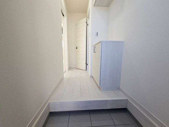 物件内観写真7　(玄関)