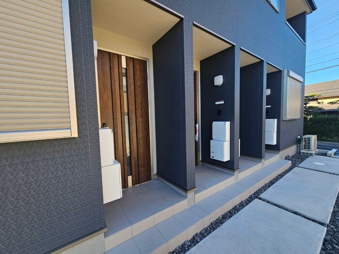 物件外観写真4　(エントランス部分)