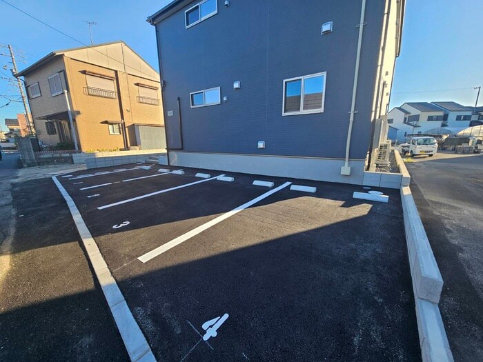 物件外観写真5　(駐車場)