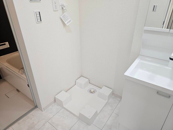 物件内観写真11　(洗濯機置場)