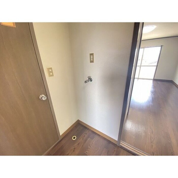 物件内観写真13　(洗濯機置場)
