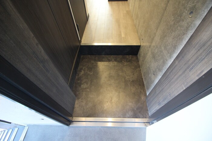 物件内観写真18　(玄関)