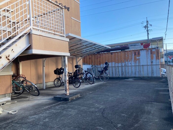 物件外観写真4　(駐輪場)