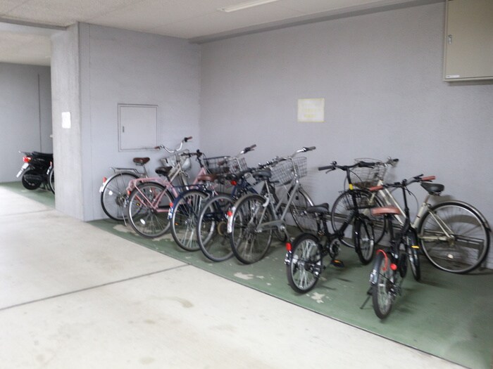 物件外観写真5　(駐輪場)