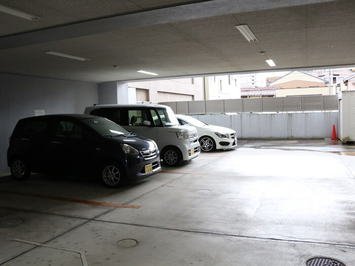 物件外観写真6　(駐車場)