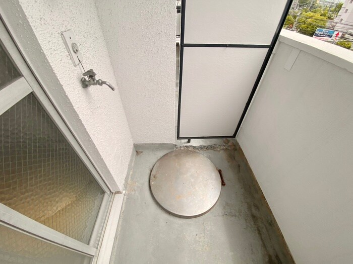 物件内観写真12　(洗濯機置場)