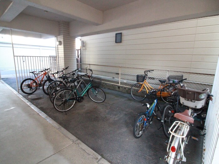 物件外観写真5　(駐輪場)