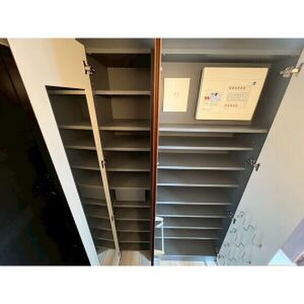 物件内観写真11　(靴箱)